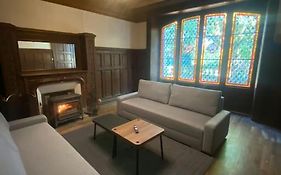 Les Fayes House
